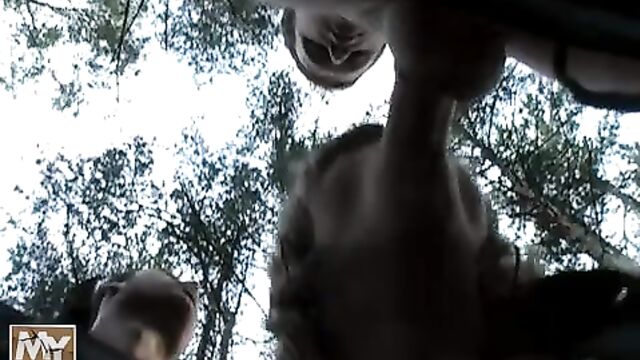 Трахают на природе видео
