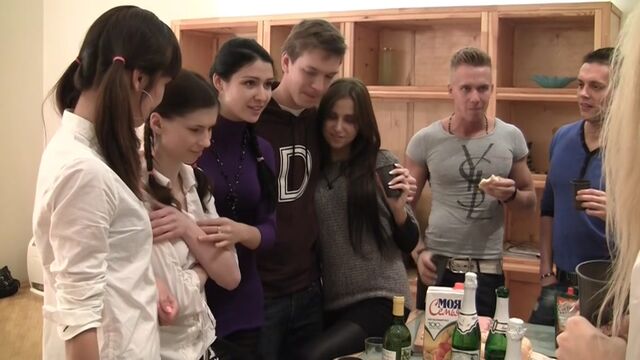 Порно сын трахает жену брата в задницу