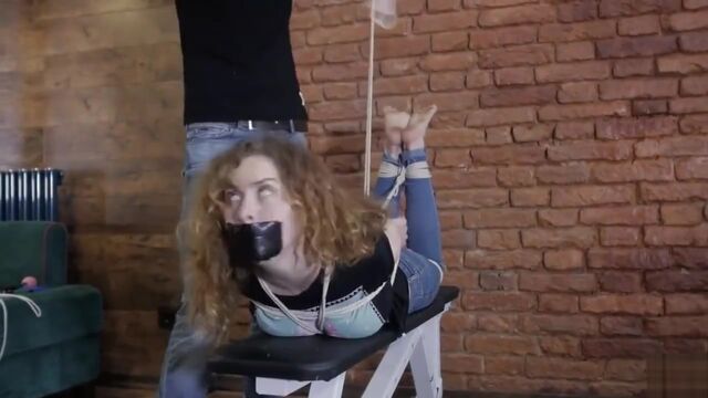 Порно молодой парень трахает милфу