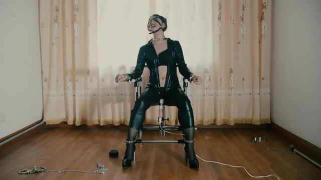 Порно инцест кончил во влагалище
