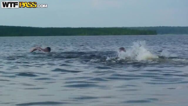Увидел маму с другом порно