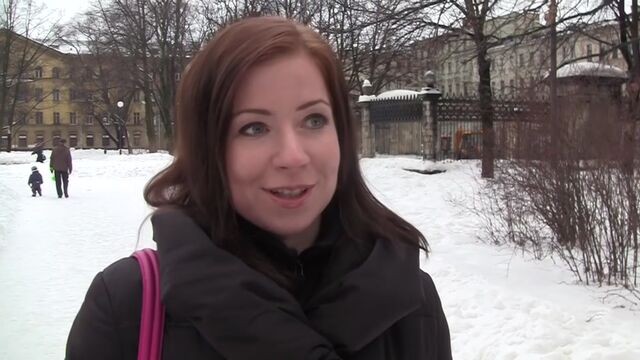Мама отсосала сыну под столом порно