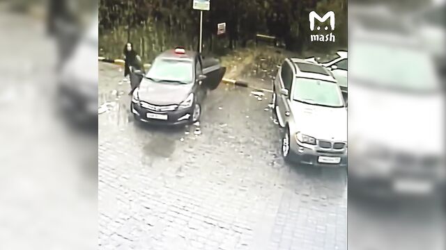 Порно с голой попой соблазнила на секс рабочих