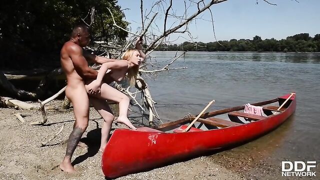 Трахают баб порно видео