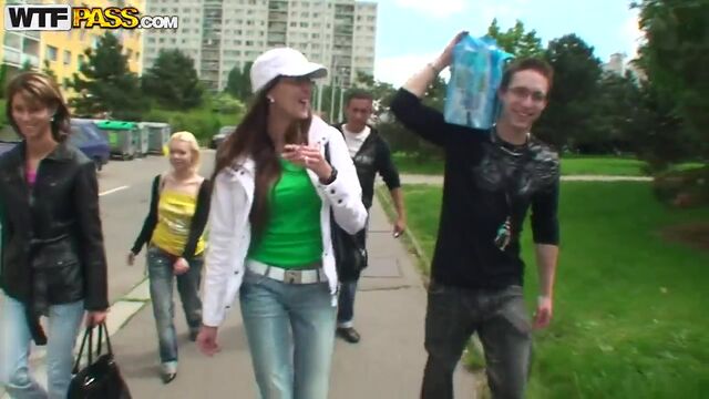 Порно жену и тещу в попку